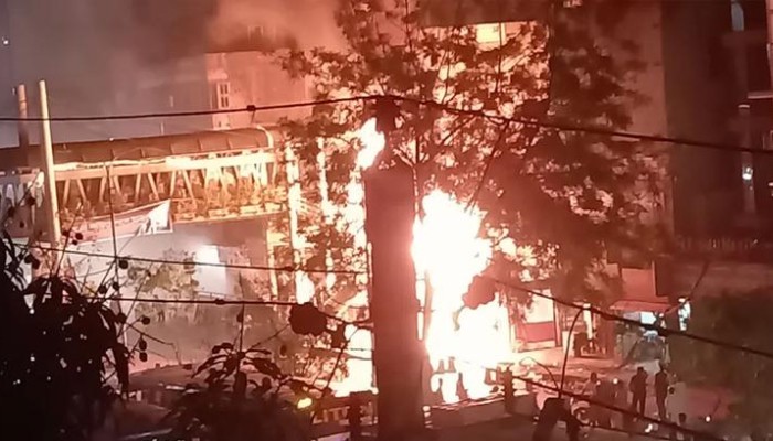 রাজধানীর নদ্দায় ভয়াবহ আগুন